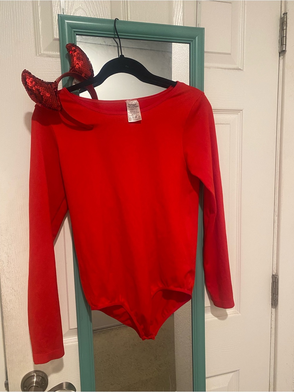 Woman’s devil costume accessories